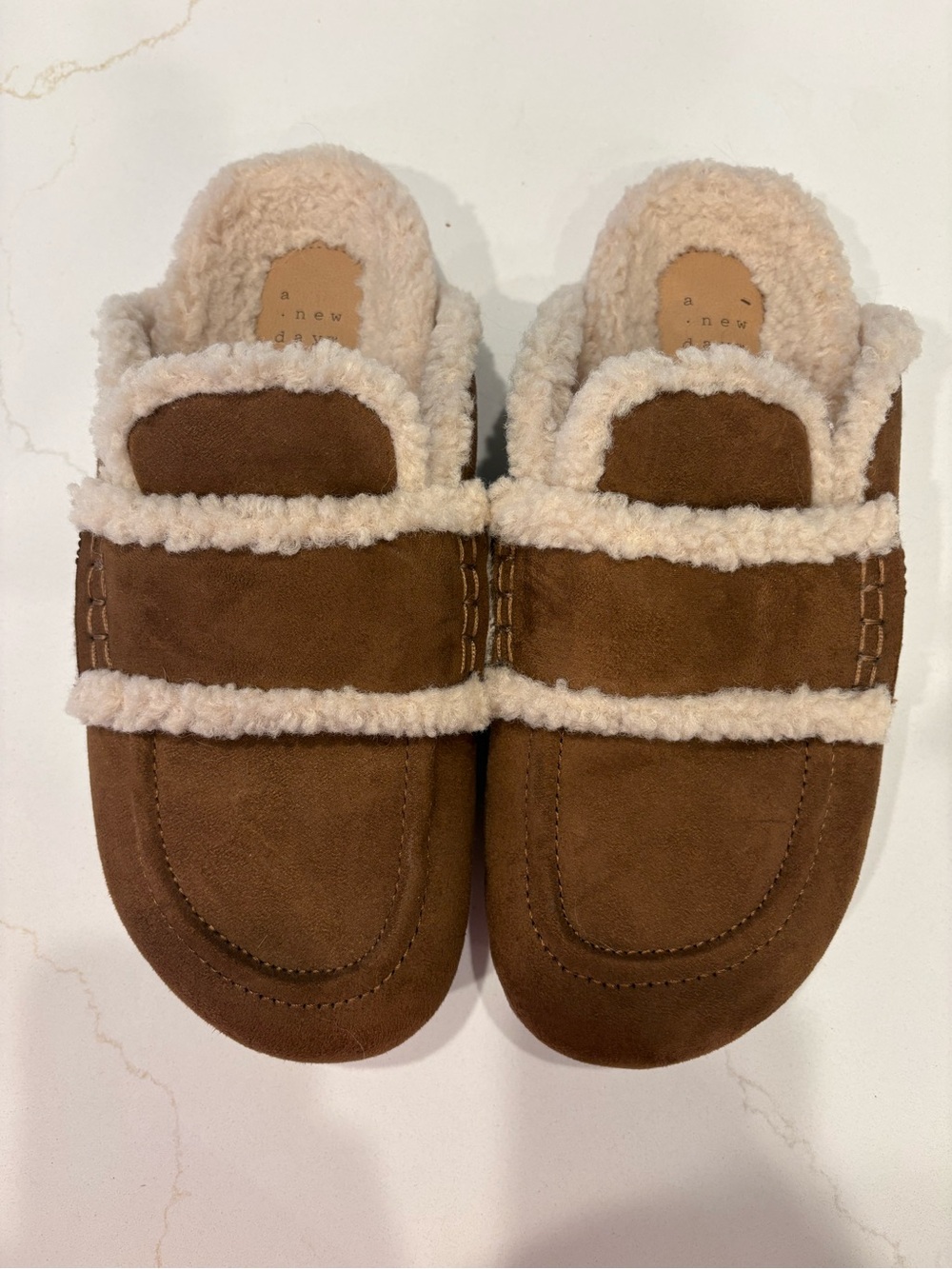 Women’s cozy faux suede and shirking slides size 8.5 brown fall autumn casual